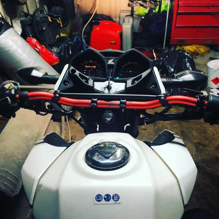 New bars on the Honda #honda #cb125 #cb125f #cbr #renthal