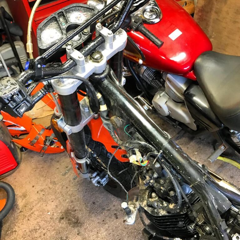 Back in the garage like always #supermoto #supermotard #motorbike #motorcycle