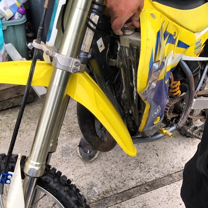 Bleeding the rm 80 #motorcross #pitbike #dirtbike #suzuki #rm