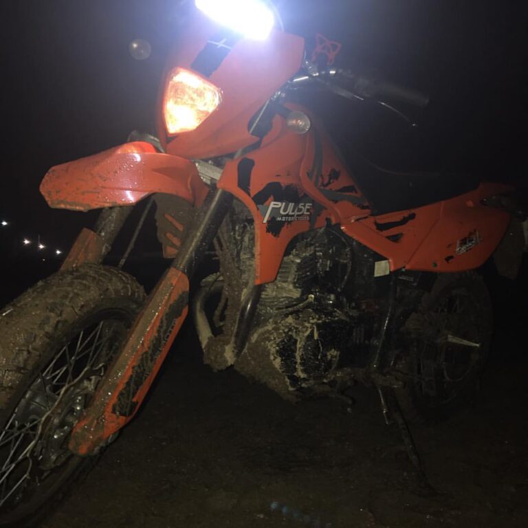 Ripping the bike in the dark #supermoto #supermotard #motorcycle #dirtbike