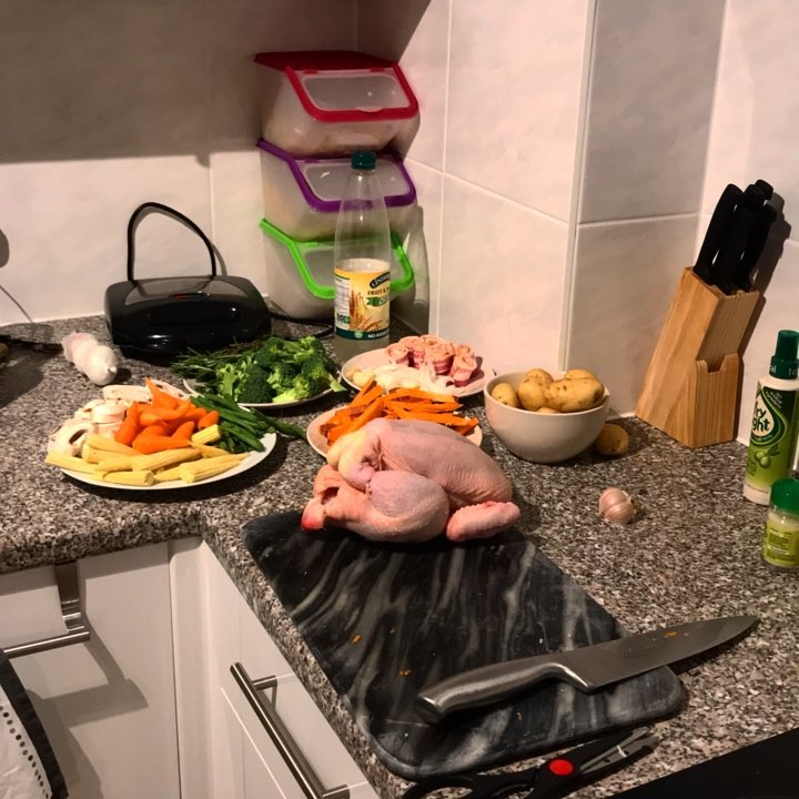 Flatmate thinks she’s cooking for a restaurant #food #roast