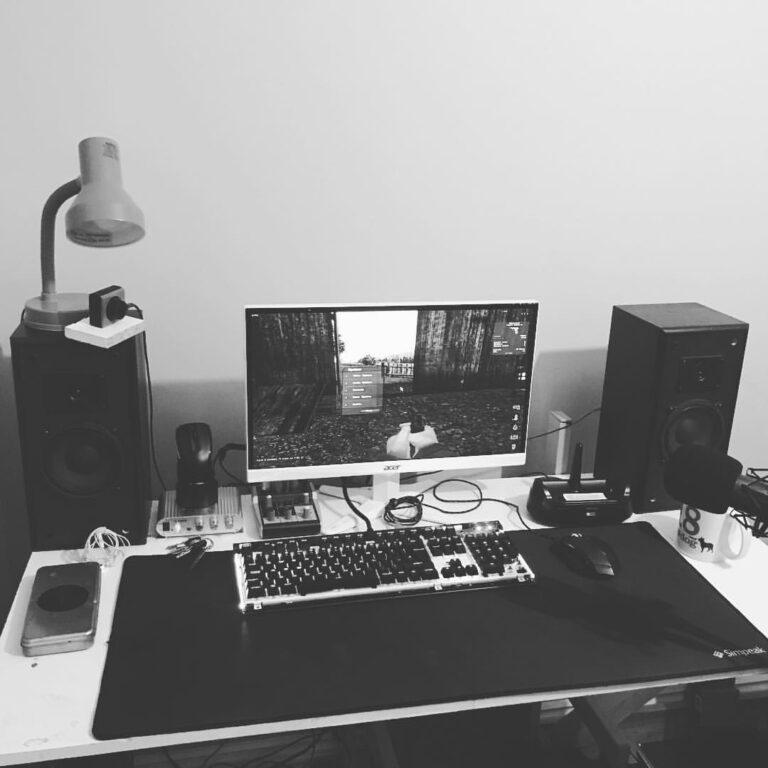 I’m playing #dayz what’s everyone else’s doing #pcgaming #gaming #pcmasterrace #audiophile #follow4f…