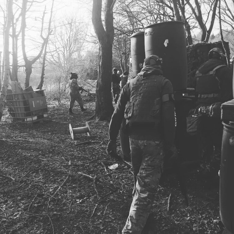 Proper good game so far with @joshuaashworthhh and @amycrossleyy Marshalling @airsoft.ultra_uk #airs…