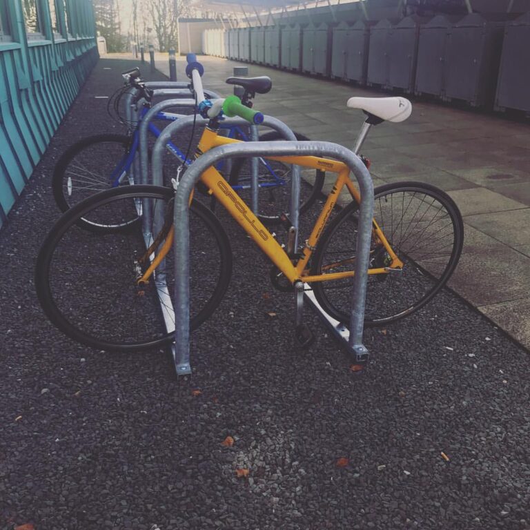 She ain’t pretty but she’s a dependable and fun #commuter #bike #roadbike #fixie #singlespeed
