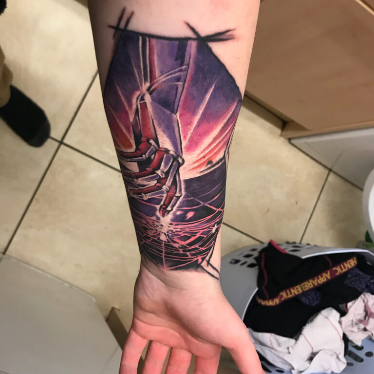 Just washed my new #sleevetattoo #tattoo and it looks awesome but not yet finished #80s #vaporwave #…