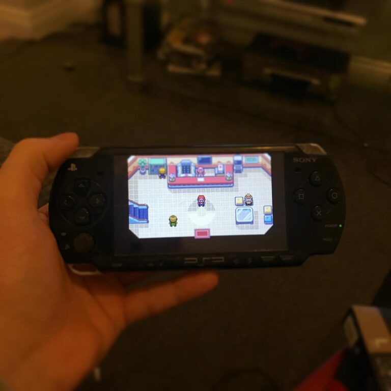 UwU what’s this Pokemon on a PSP #pokemon #psp #portablegaming #hack #homebrew #emulator #gaming