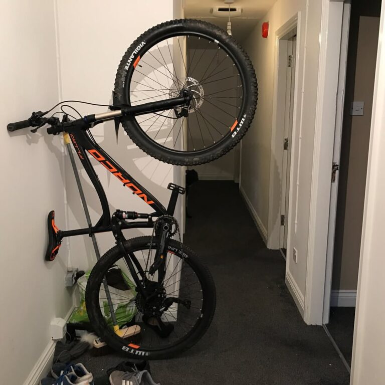 Trying to decide where to keep your bike when you live in an apartment #apartment #mtb #mountainbike…