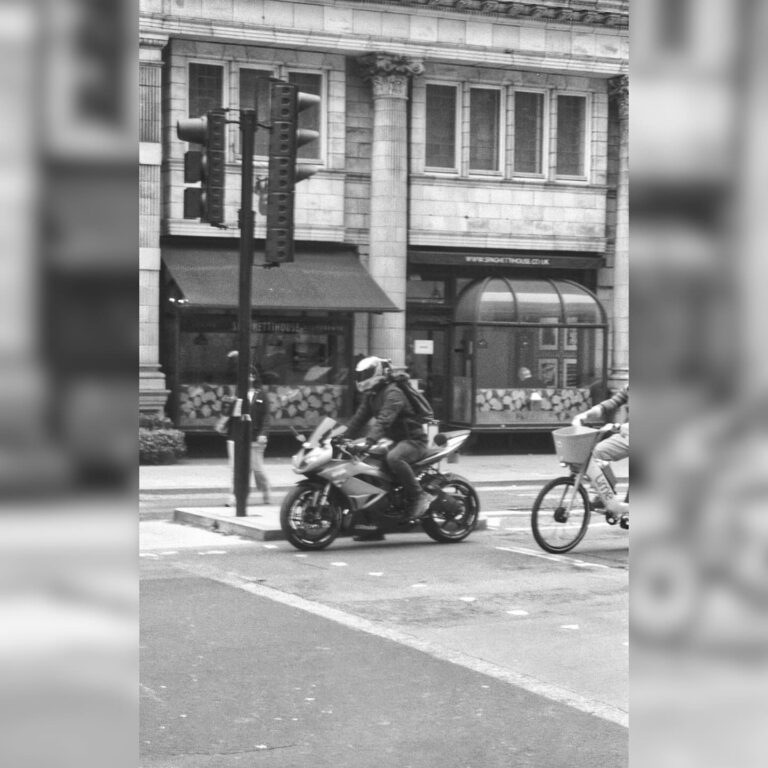 London 📷 Pentax me super / 35-85 f3.5 Pentax 🎞️ Fomapan 400 #film #35mm #kodak #ilford #harman #pent…